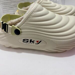 Mens Cream Slip-On Clogs/Crocs with Plush Lining NWT